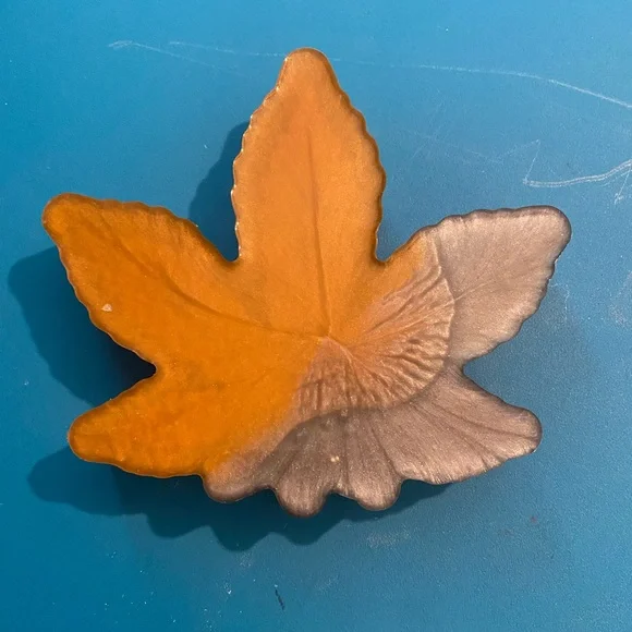 Jewelry holder tray resin leaf ashtray orange and black - Picture 3 of 5